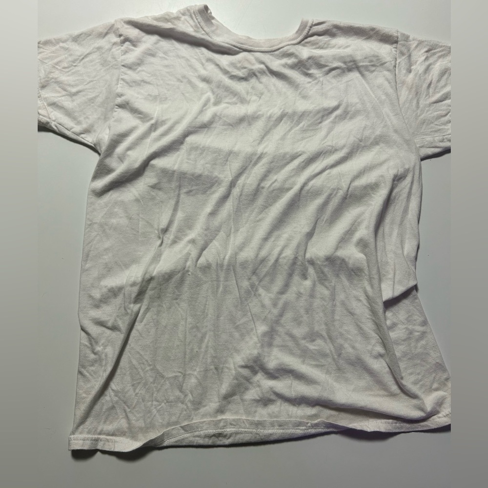 Simple Hanes white tee shirt